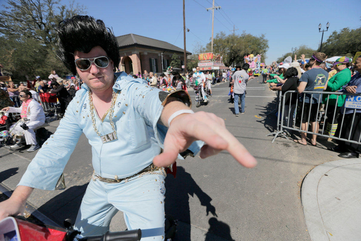 Krewe of Iris 2017 rolls in New Orleans: See Mardi Gras parade photos